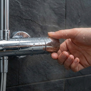 Arko Modern Round Thermostatic Shower – Chrome